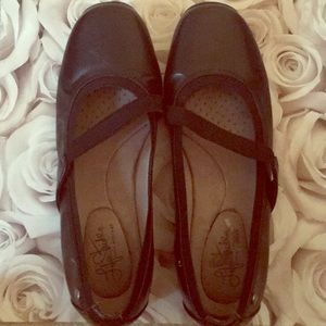 Life stride black leather shoes size 9.5